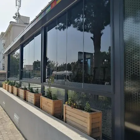 Rega מלון דירות 4*